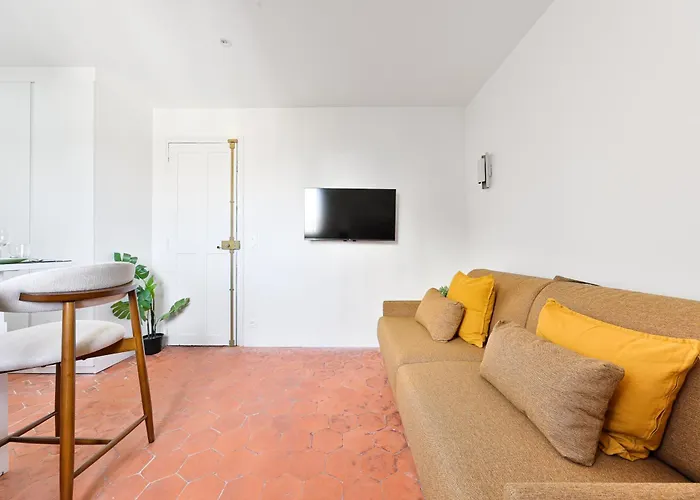 Montparnasse Stylish Netflix