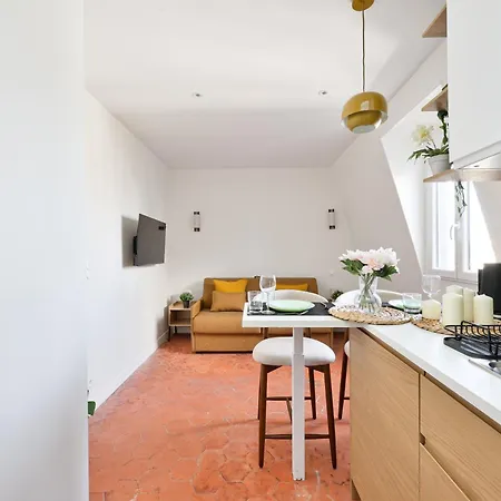 Montparnasse Stylish Netflix *