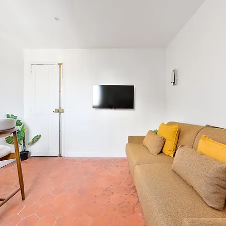 Montparnasse Stylish Netflix