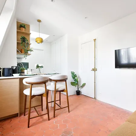 Montparnasse Stylish Netflix
