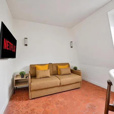 Montparnasse Stylish Netflix *