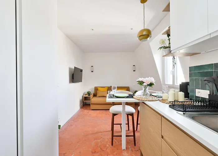 Montparnasse Stylish Netflix *
