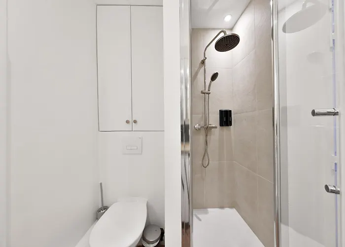 Montparnasse Stylish Netflix Apartment